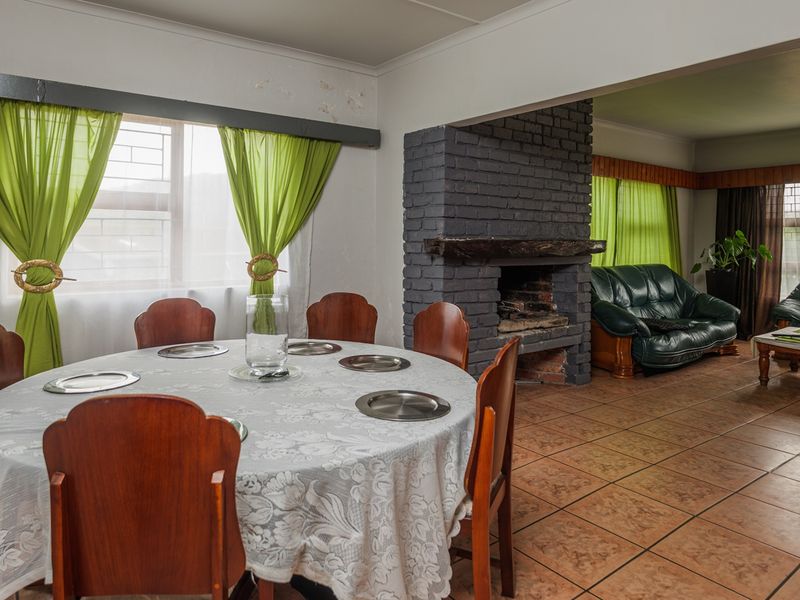 Landmark Position with Exceptional Potential. - Photo 6