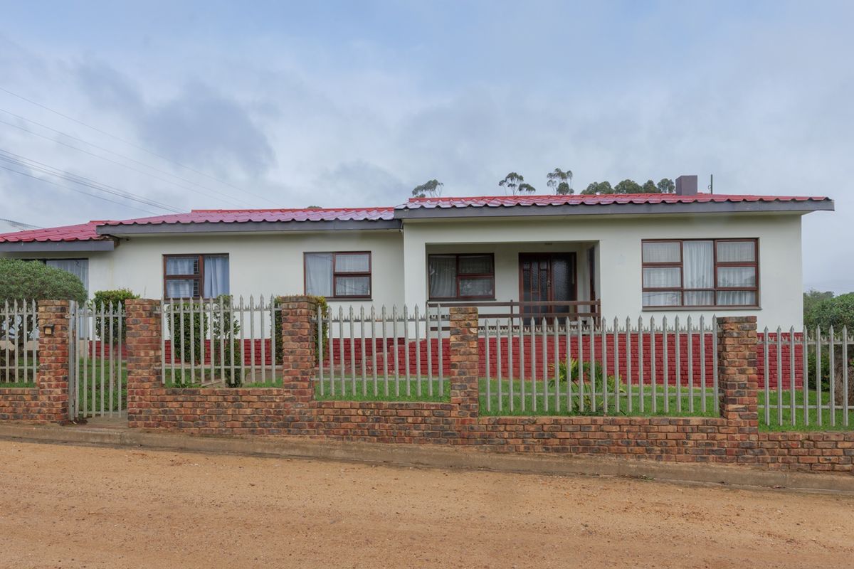 Landmark Position with Exceptional Potential. - Photo 2