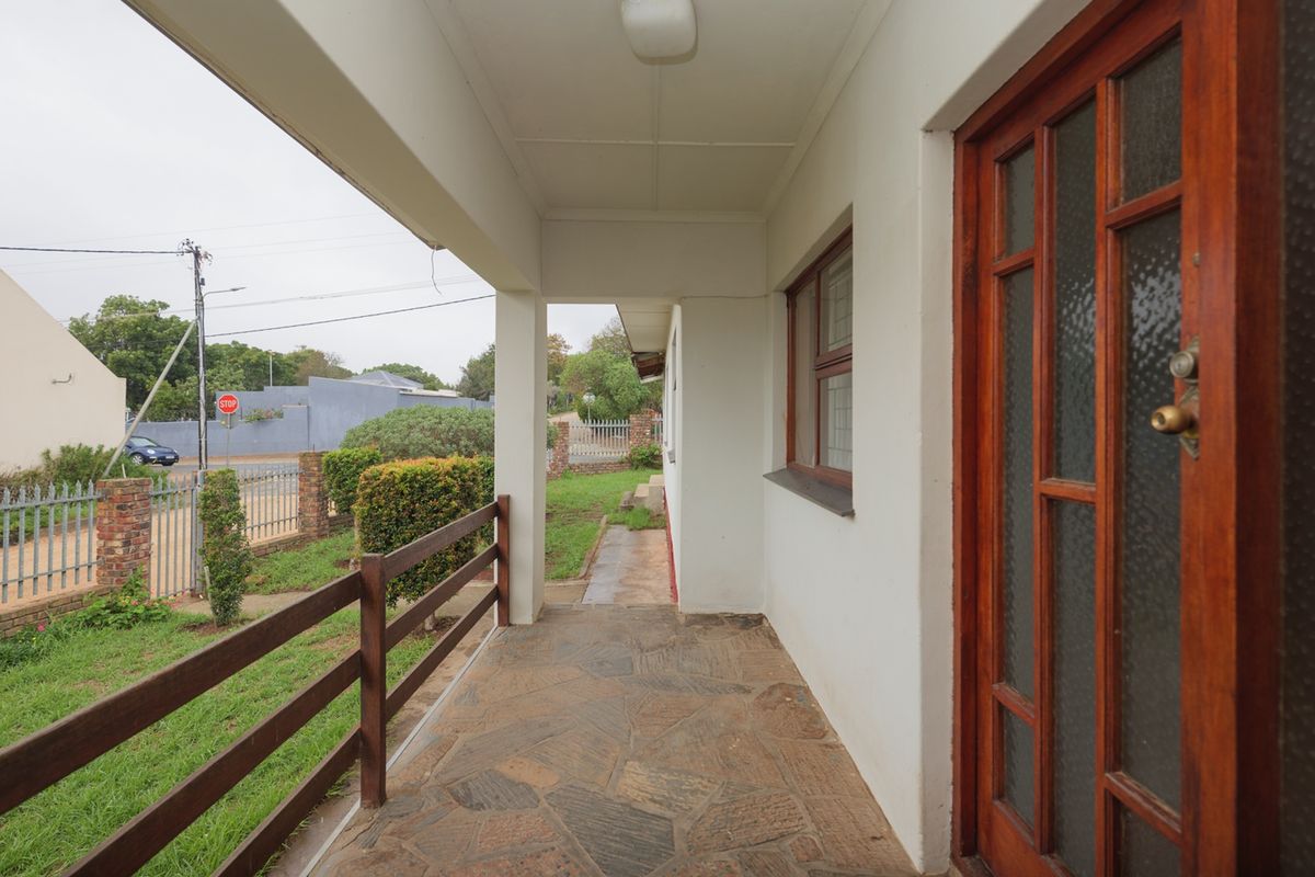Landmark Position with Exceptional Potential. - Photo 3