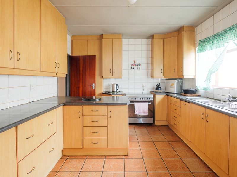 Landmark Position with Exceptional Potential. - Photo 10