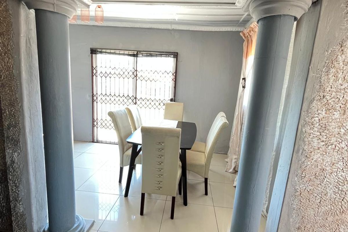 4 Bedroom 2 bathrooms with a Bachelor Flat and Garage in Buffalo Flats - Photo 4