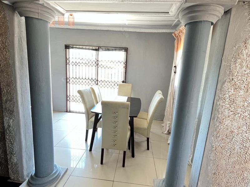 4 Bedroom 2 bathrooms with a Bachelor Flat and Garage in Buffalo Flats - Photo 4