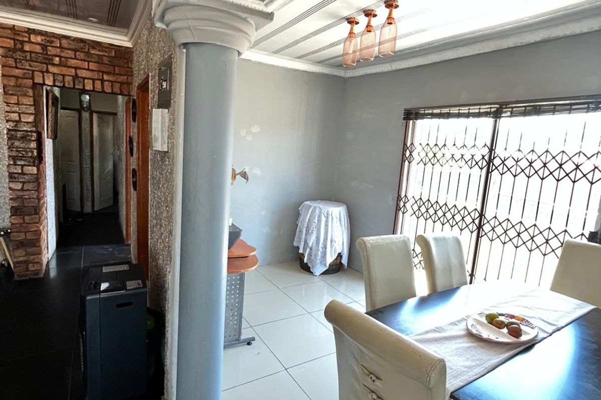 4 Bedroom 2 bathrooms with a Bachelor Flat and Garage in Buffalo Flats - Photo 5