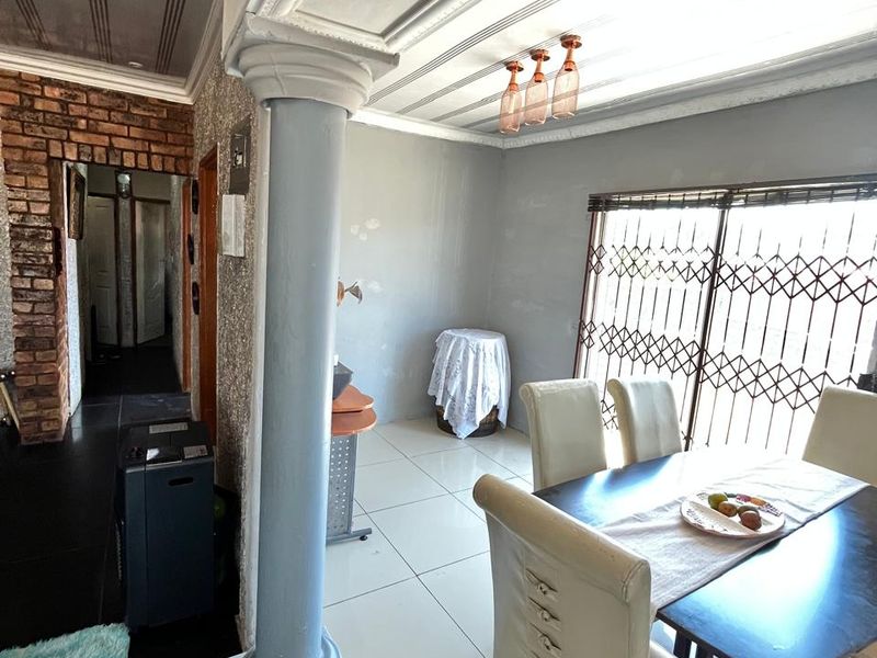 4 Bedroom 2 bathrooms with a Bachelor Flat and Garage in Buffalo Flats - Photo 5