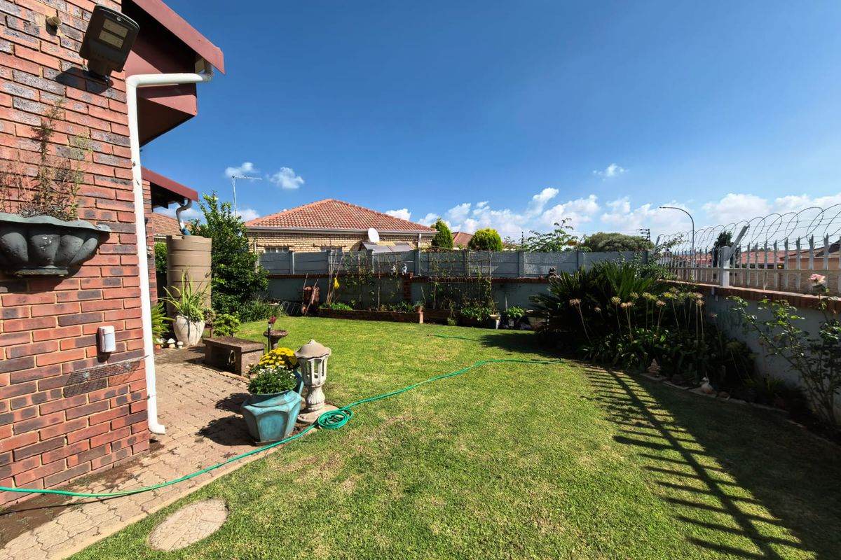 Townhouse in secure complex for sale in Parys - Photo 4