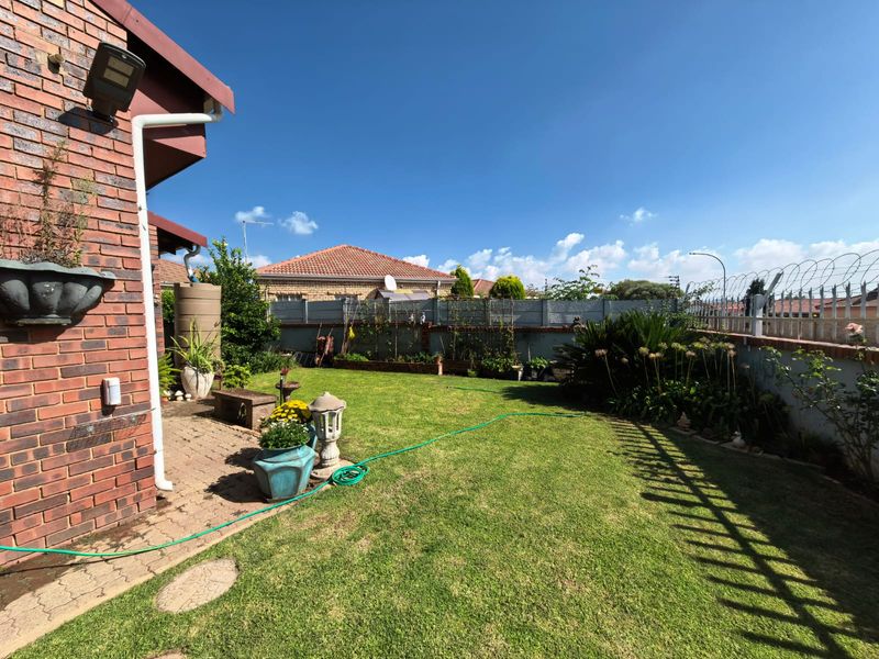 Townhouse in secure complex for sale in Parys - Photo 4