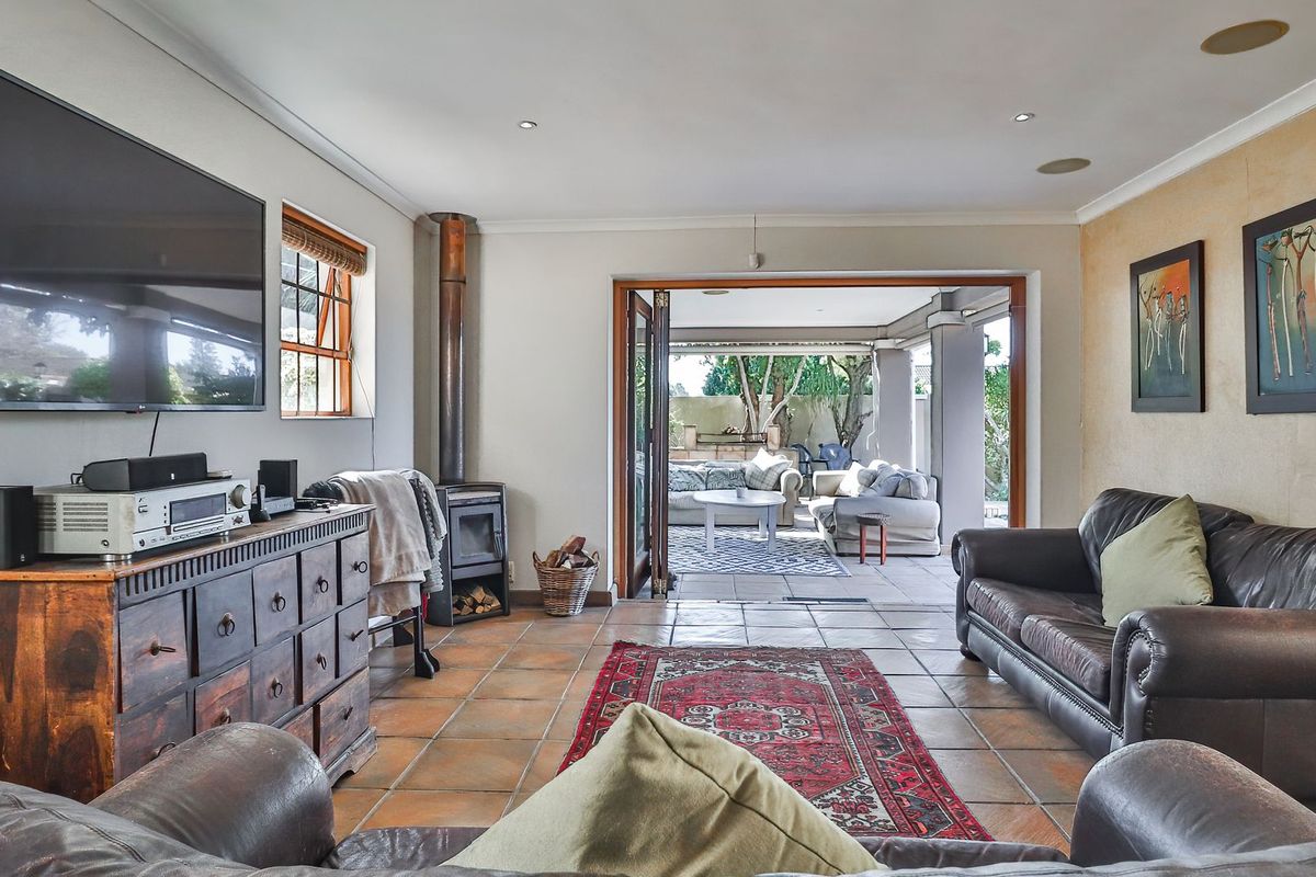 Off grid move in ready family home - Photo 3