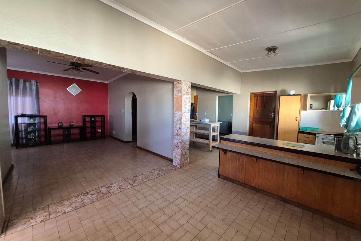 Exclusive Sole Mandate - Family Home with Flatlet in Parkersdam - Photo 4