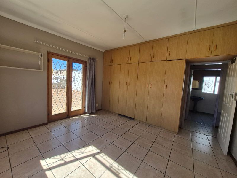 Exclusive Sole Mandate - Family Home with Flatlet in Parkersdam - Photo 8