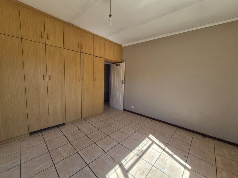 Exclusive Sole Mandate - Family Home with Flatlet in Parkersdam - Photo 6