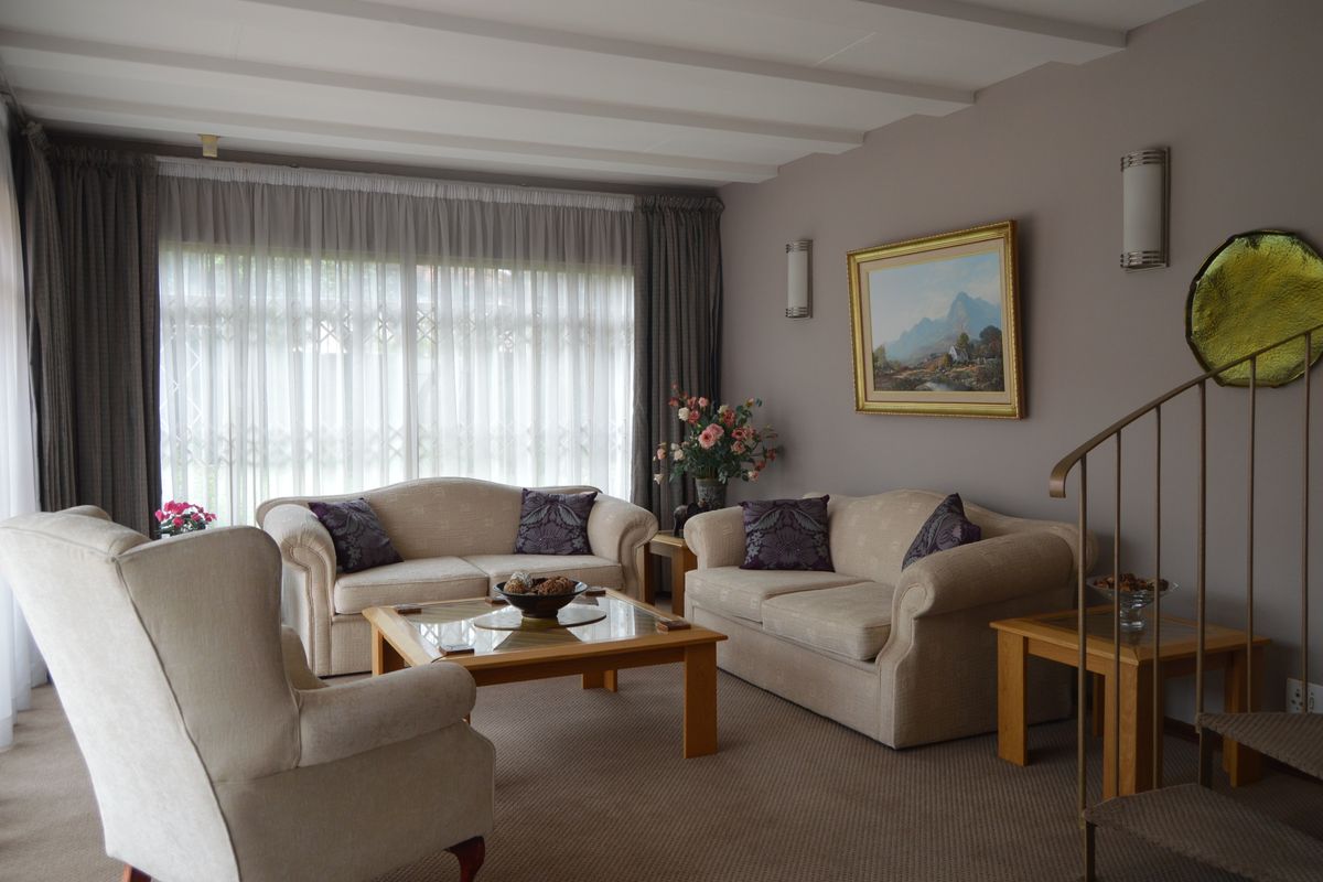 Magnificent 3 Bedroom With Study / Office - Photo 4