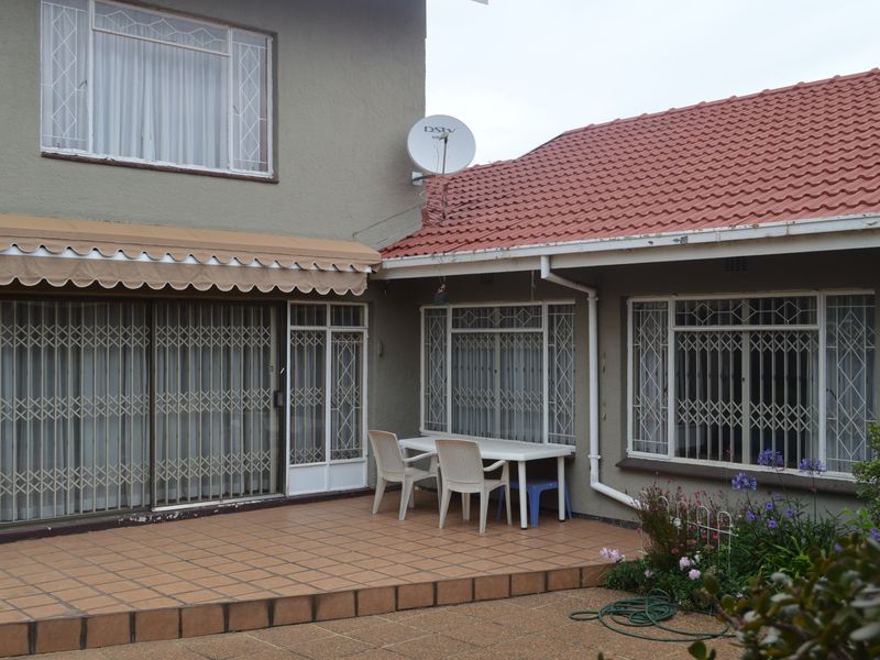 Magnificent 3 Bedroom With Study / Office - Photo 3