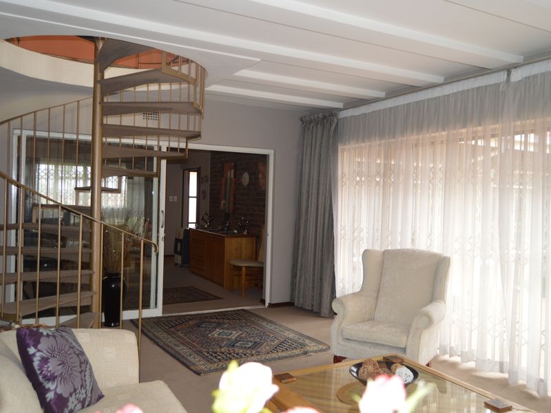 Magnificent 3 Bedroom With Study / Office - Photo 5