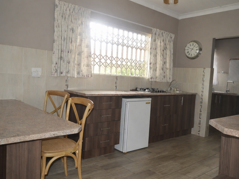 Magnificent 3 Bedroom With Study / Office - Photo 10