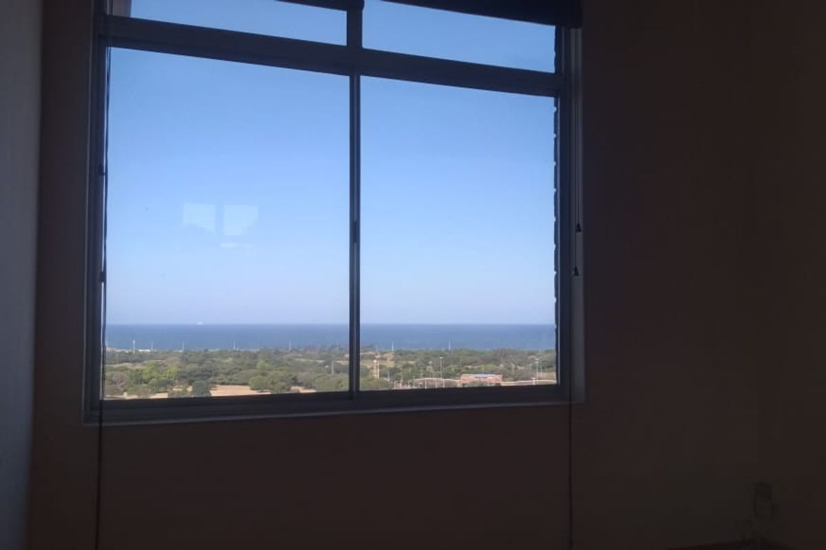 2 Bedroom Apartment with Views from Umhlanga to Bluff. NO TRANSFER DUTY! SOLE MANDATE! - Photo 3