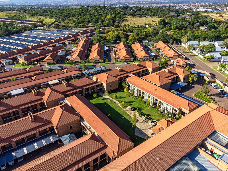 3 Bedroom First Floor Apartment - Vergelegen Retirement Village - Photo 4