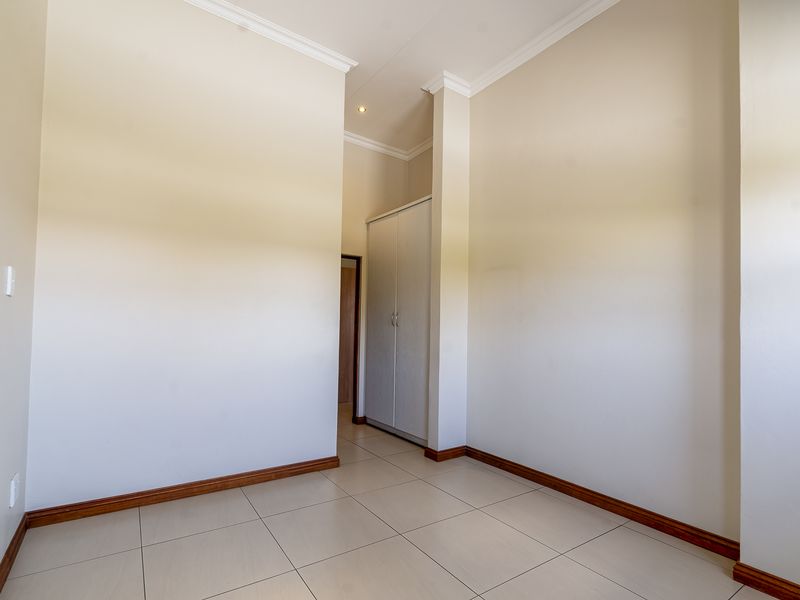 3 Bedroom First Floor Apartment - Vergelegen Retirement Village - Photo 10