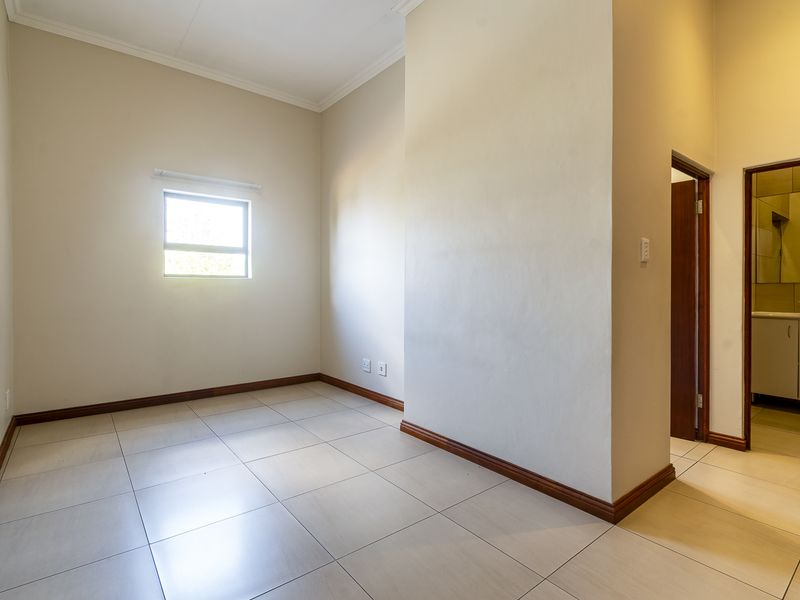 3 Bedroom First Floor Apartment - Vergelegen Retirement Village - Photo 8