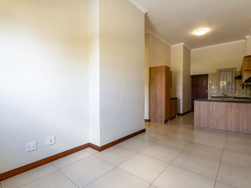 3 Bedroom First Floor Apartment - Vergelegen Retirement Village - Photo 9