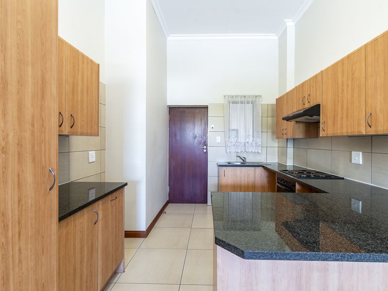 3 Bedroom First Floor Apartment - Vergelegen Retirement Village - Photo 7