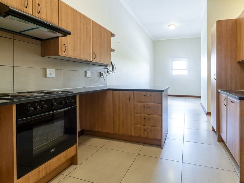 3 Bedroom First Floor Apartment - Vergelegen Retirement Village - Photo 6