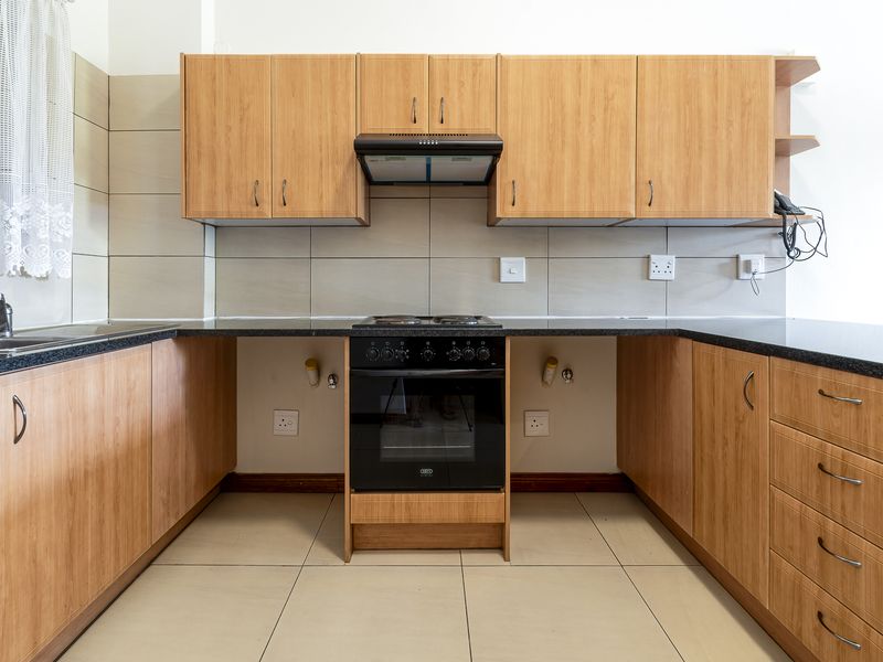 3 Bedroom First Floor Apartment - Vergelegen Retirement Village - Photo 5