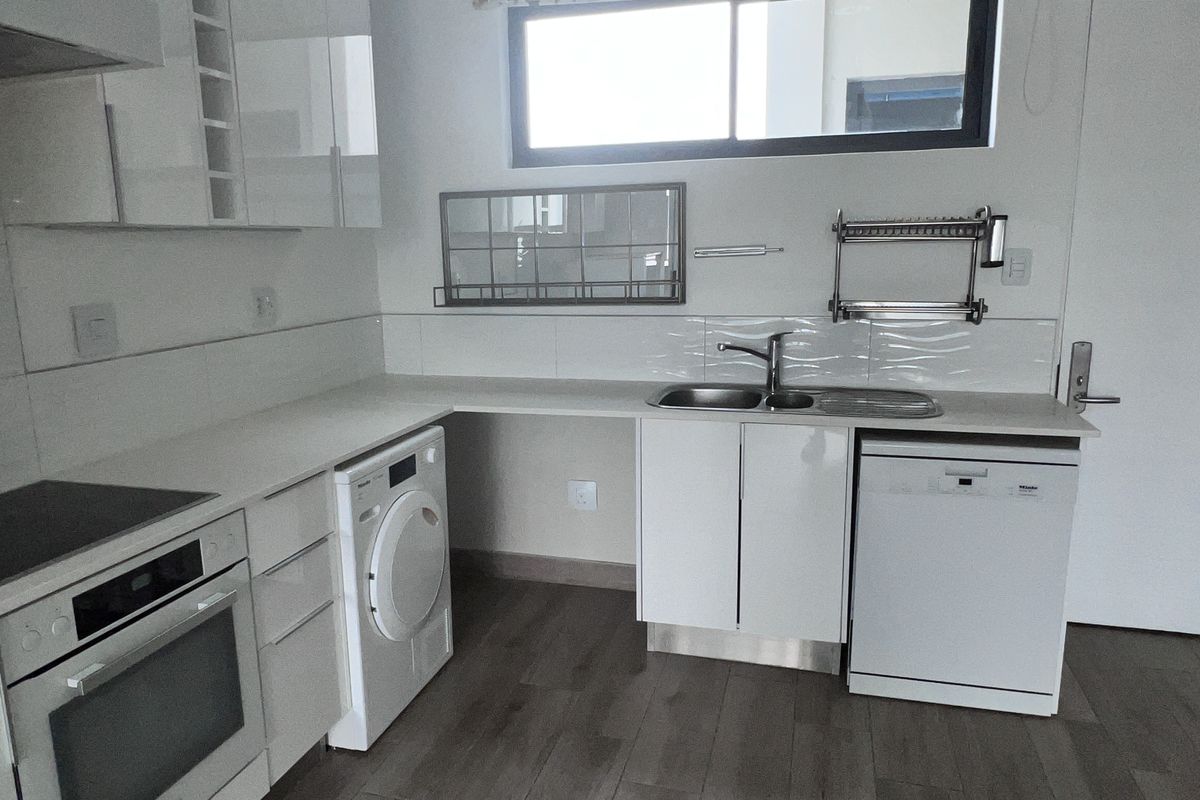 Luxury Two Bedroom Apartment for sale in The Regency - Alphen Park - Photo 4