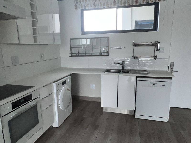 Luxury Two Bedroom Apartment for sale in The Regency - Alphen Park - Photo 4