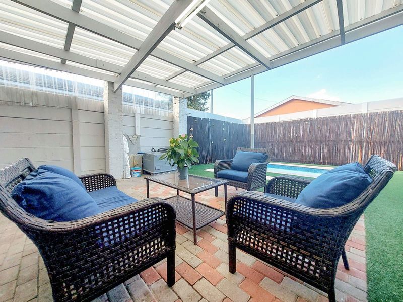 Fabulous Four Bedroom Family Home - Photo 9