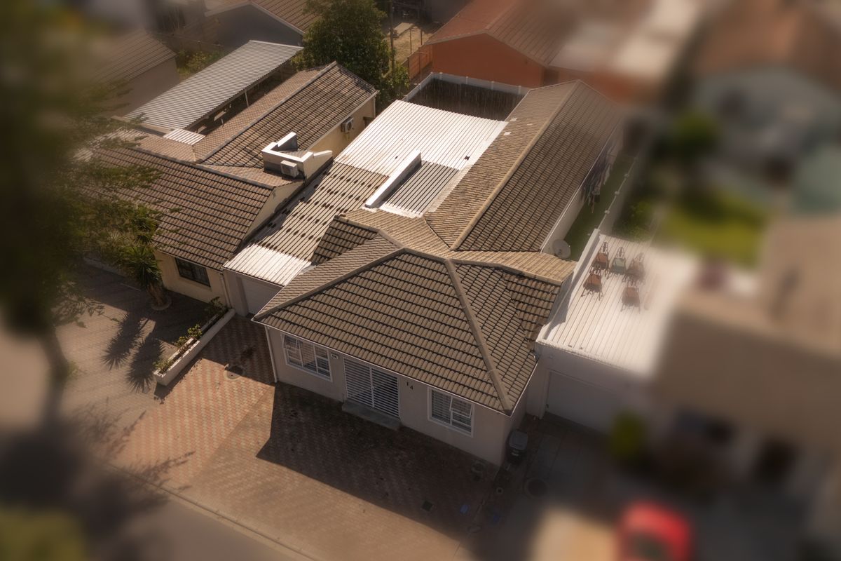 Fabulous Four Bedroom Family Home - Photo 4