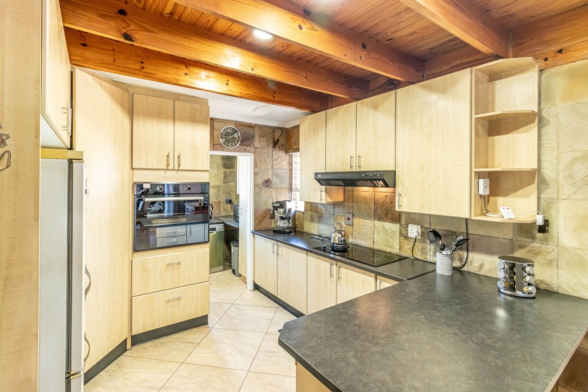 Secure Estate Living with Generator, Pool & Spacious Entertaining Areas in Glen Marais - Photo 2