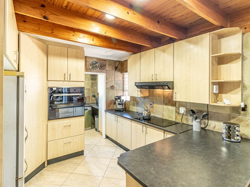 Secure Estate Living with Generator, Pool & Spacious Entertaining Areas in Glen Marais - Photo 2