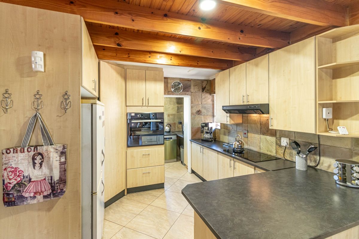 Secure Estate Living with Generator, Pool & Spacious Entertaining Areas in Glen Marais - Photo 5