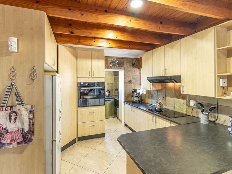 Secure Estate Living with Generator, Pool & Spacious Entertaining Areas in Glen Marais - Photo 5