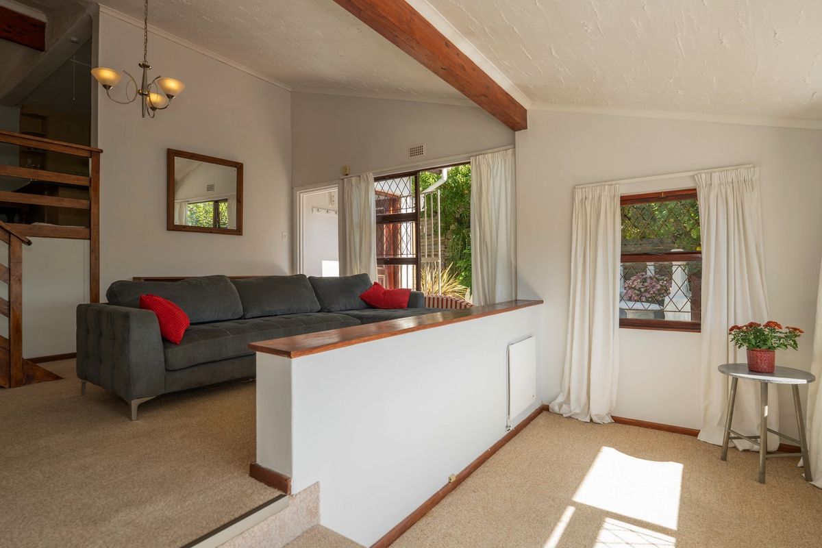 3 Bedroom House In Fish Hoek - Photo 2