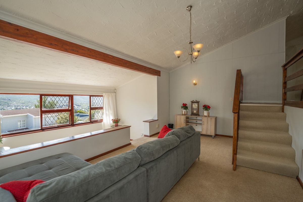 3 Bedroom House In Fish Hoek - Photo 3