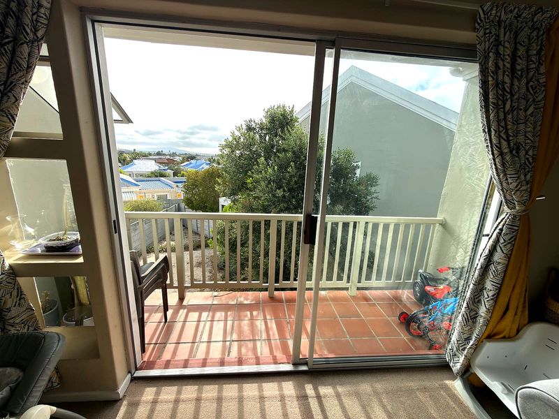 Modern 2-Bed Apartment with Balcony in Secure Gated Complex - Photo 9