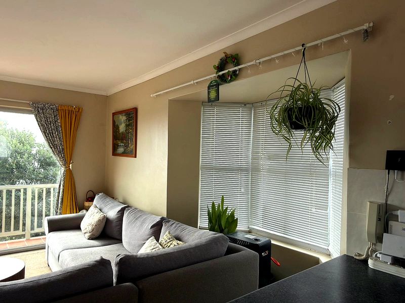 Modern 2-Bed Apartment with Balcony in Secure Gated Complex - Photo 7