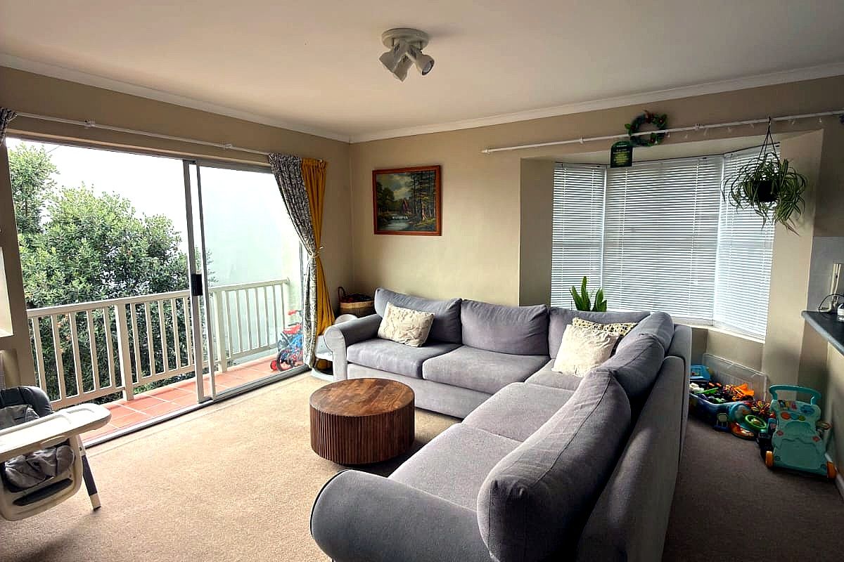 Modern 2-Bed Apartment with Balcony in Secure Gated Complex - Photo 4