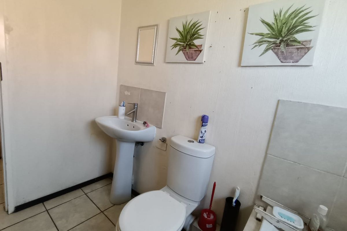 A two bedroom house for sale in Sharon park - Photo 4