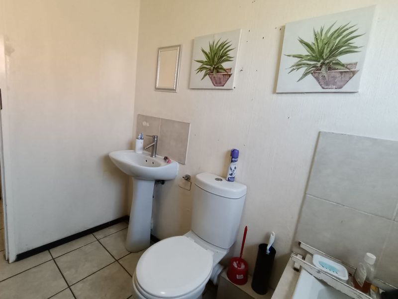 A two bedroom house for sale in Sharon park - Photo 4