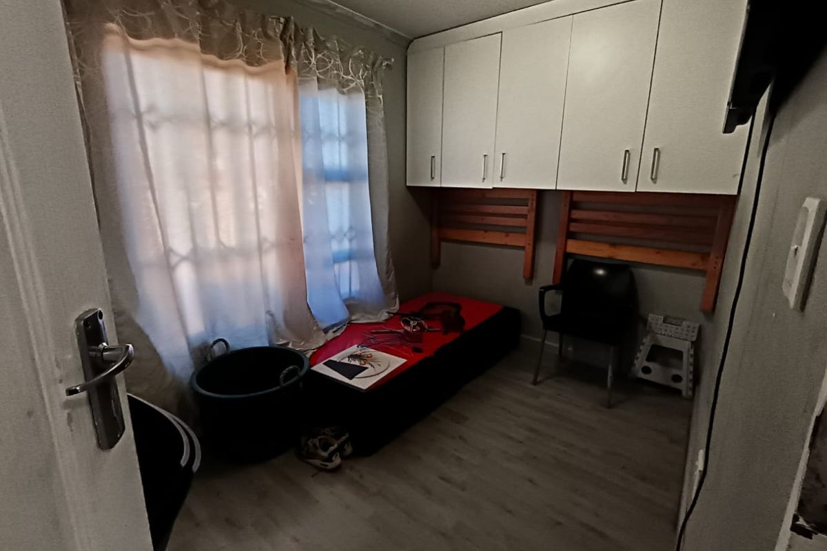 A two bedroom house for sale in Sharon park - Photo 4