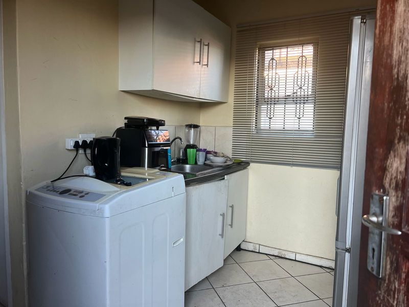 A two bedroom house for sale in Sharon park - Photo 9