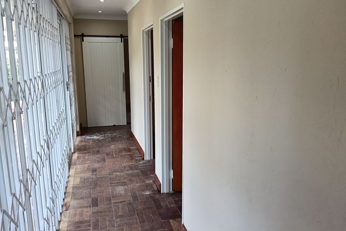 Almost Brand New Simplex in Small Complex - Photo 5