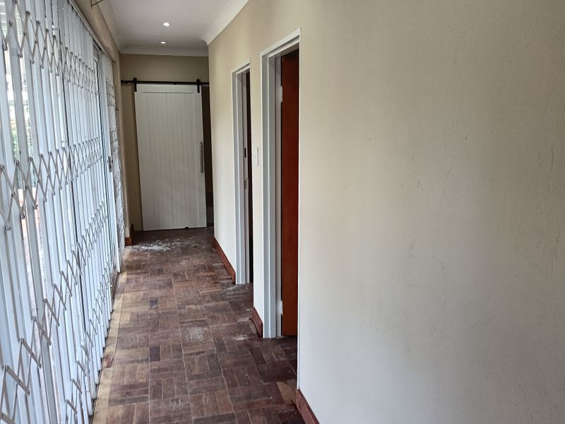 Almost Brand New Simplex in Small Complex - Photo 5