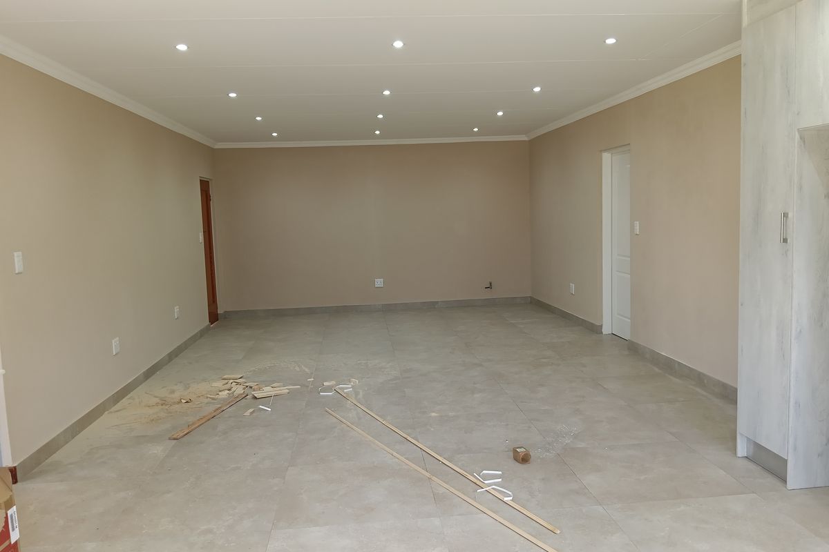 Almost Brand New Simplex in Small Complex - Photo 4