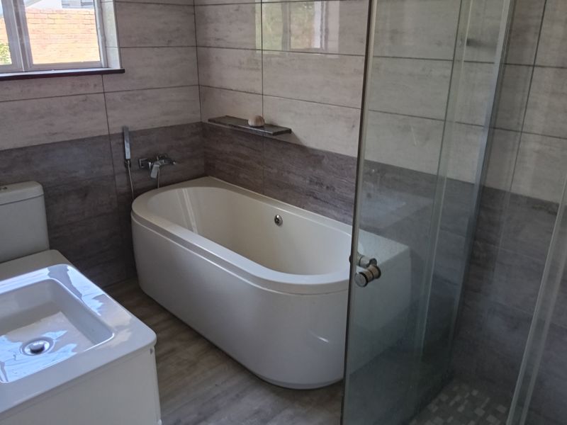 Almost Brand New Simplex in Small Complex - Photo 8