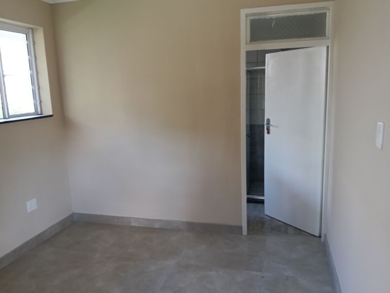 Almost Brand New Simplex in Small Complex - Photo 7