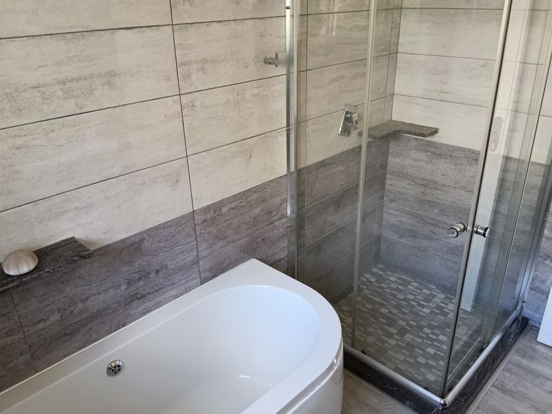 Almost Brand New Simplex in Small Complex - Photo 9