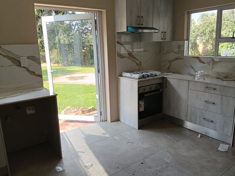 Almost Brand New Simplex in Small Complex - Photo 3